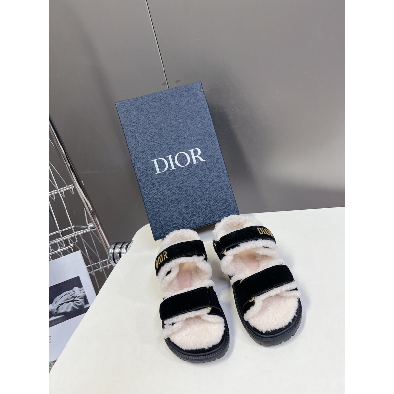 ch**an D*or sandals